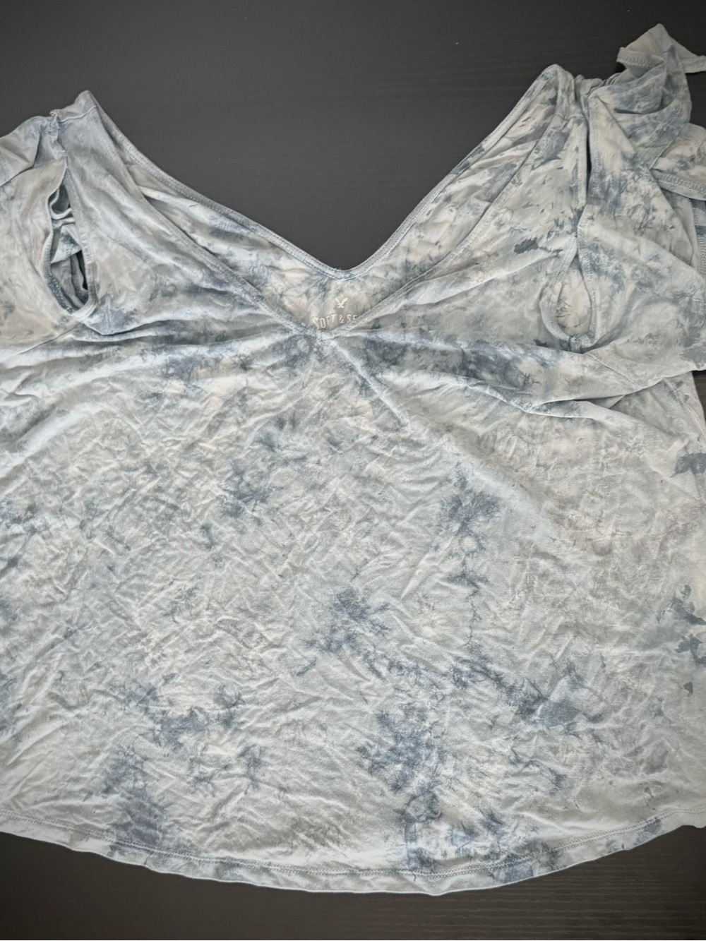 American Eagle Outfitters Light Blue Tie-Dye V-Neck Tank 🐝